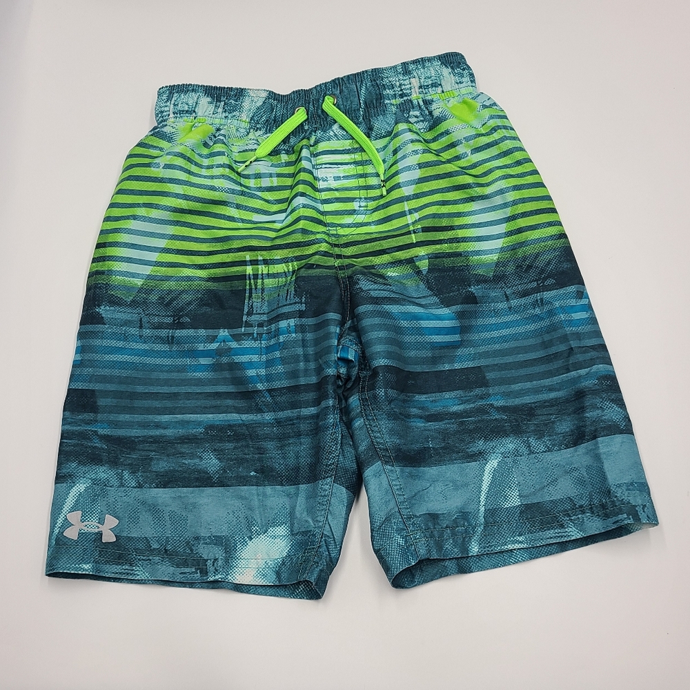 Under Armour boys' patterned swim trunks size M
